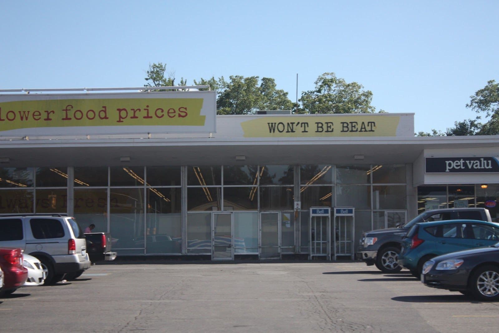 Guest photo from a Google review at Joe & Cassy's NOFRILLS Niagara Falls Lundy's Lane